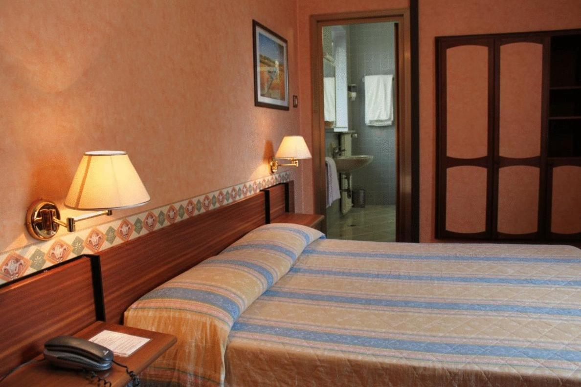 Hotel Milano Trieste Værelse billede